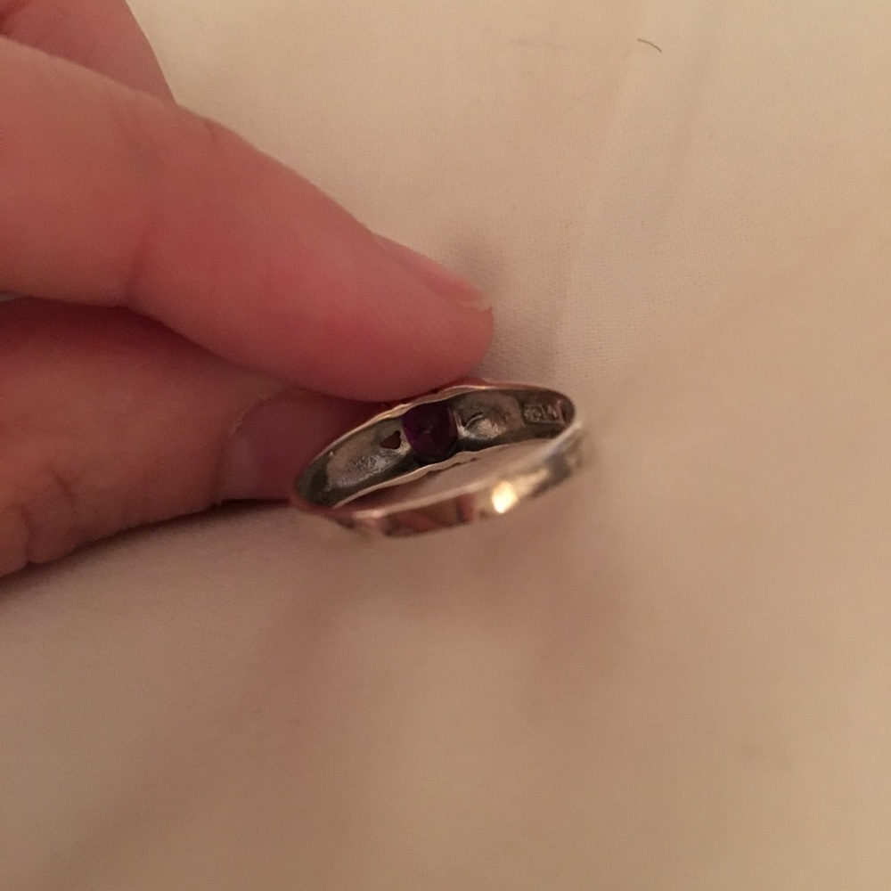 Amethyst and Sterling Silver Ring size 7 3/4 - Picture 2 of 2